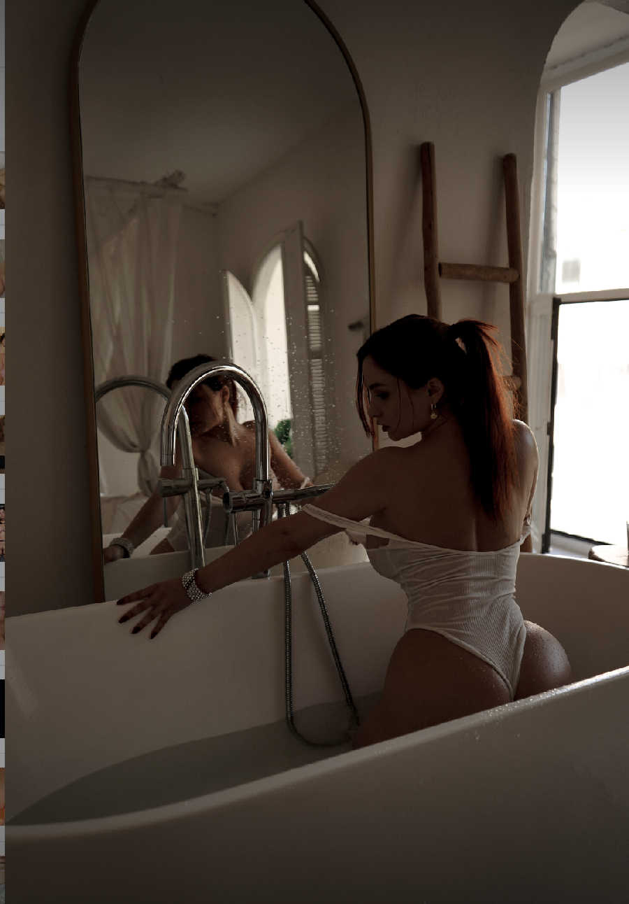 A playful frame from Miranda Faith nude — online in San Diego