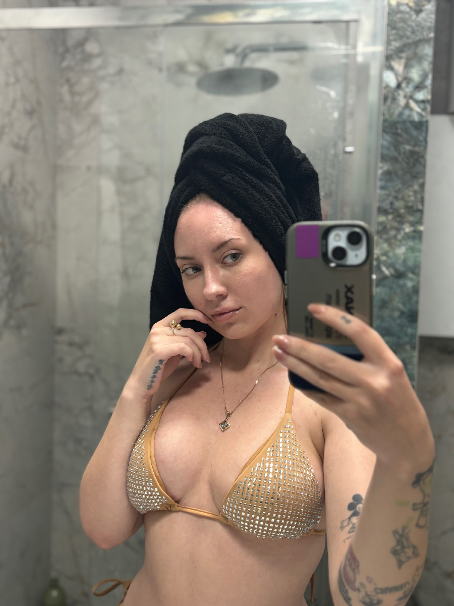 Nude girl KateV in San Diego